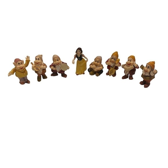 Snow White and the Seven Dwarfs Figurines. Can be used as Cake Toppers - Picture 6 of 14
